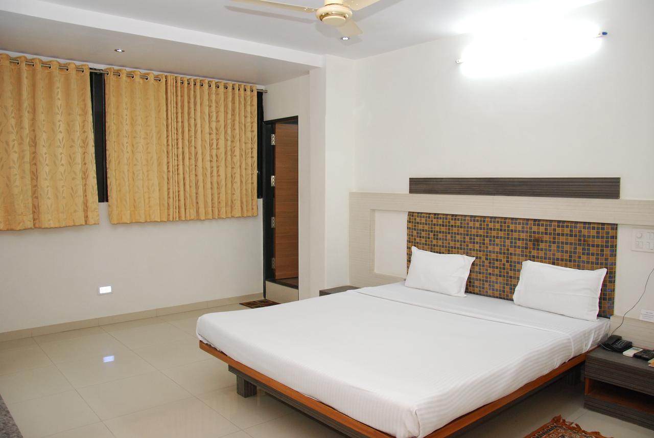 Excellency Inn Nashik Exterior photo